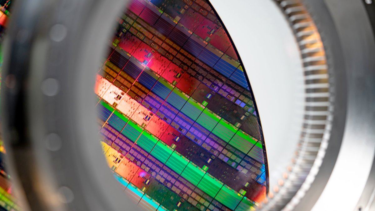 Nikon weaponizes lower prices to break ASML's lithography monopoly — tech giant leverages in-house manufacturing to slash prices to lure back American chipmakers