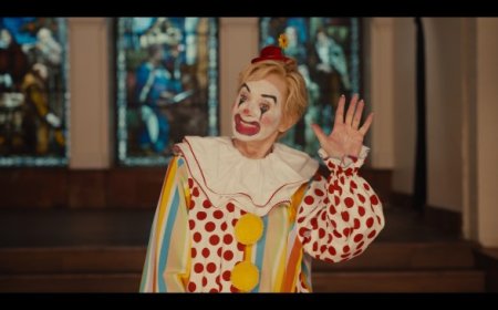 The ‘Hacks’ Costumes Aren’t Clowning Around — Unless, Of Course, They Are