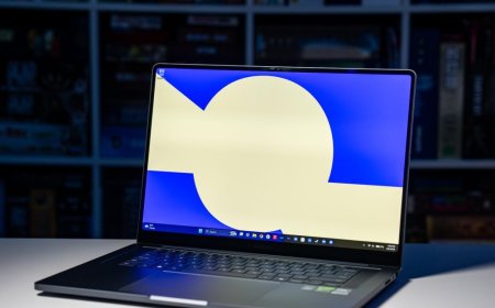 Samsung’s flagship laptop is a MacBook Pro clone gone horribly wrong