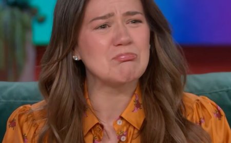 Kelly Clarkson Tears Up Discussing End of Her Daytime Talk Show