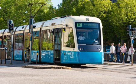 Gothenburg's self-driving bus trammed on day one