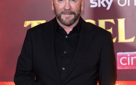 Kiefer Sutherland Cancels U.S. Tour Over "Very Low" Ticket Sales