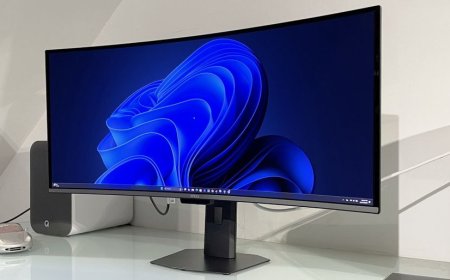 I gamed with MSI's new 34-inch QD-OLED panel and now I never want to use an LCD monitor again