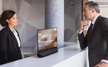This is the world's first dual-sided monitor with recto verso displays — Philips sticks two full HD panels back-to-back