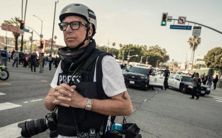 Pulitzer-Winning Photographer Back Behind the Camera After Cancer Battle