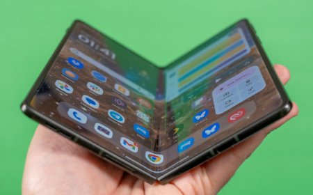 Motorola Razr Fold review: Fits neatly in your pocket but not your budget