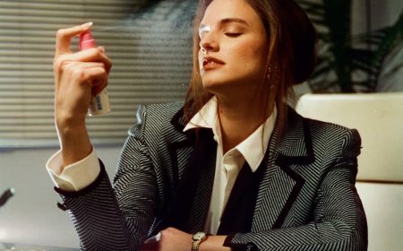 A Derm Says This Is How to Layer Sunscreen Over Makeup (The Right Way)