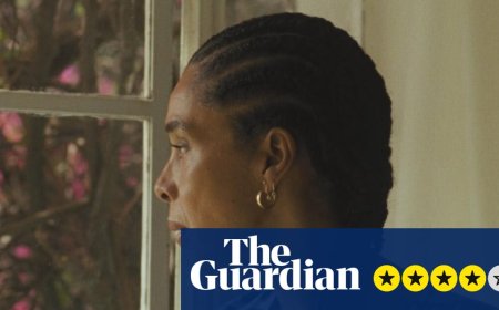 Clarissa review – Sophie Okonedo mesmeric as Virginia Woolf’s Mrs Dalloway decamps to Nigeria