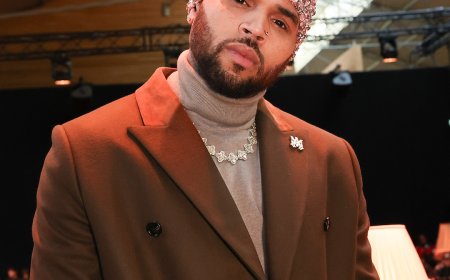 Chris Brown Has Expletive-Filled Response to Review of His New Album