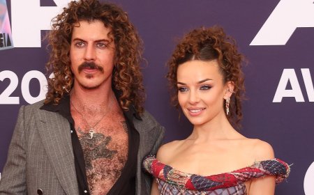 Abbie Chatfield's boyfriend Keli Holiday forced to fly home after visa revoked at US border mid-tour