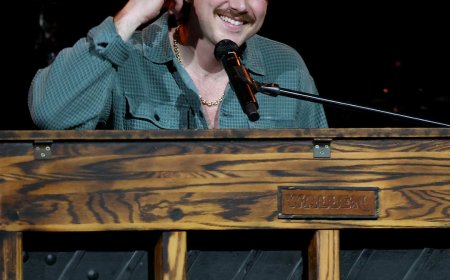 Morgan Wallen Flips Over Piano Onstage After Technical Difficulty