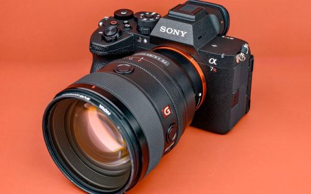 Sony a7R VI Has a Stacked 66.8MP Sensor and Captures 30 FPS Bursts