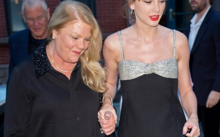 Taylor Swift Has Rare Fully Family Dinner With Parents, Brother in NYC