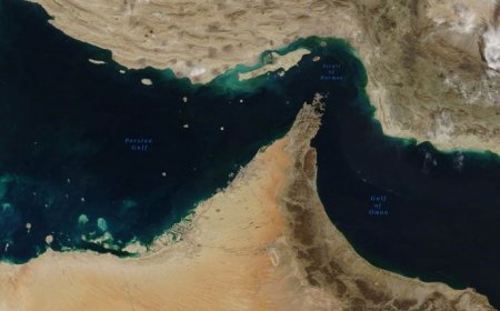 US fighter jets launch from USS Abraham Lincoln amid Arabian Sea tensions
