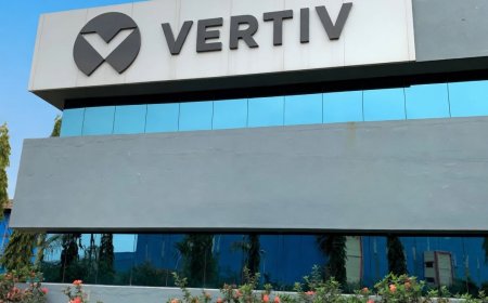Vertiv (VRT) Stock Soars to New Peaks Amid AI Infrastructure Boom