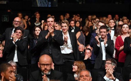The Standing Ovation Is Not a Distribution Strategy