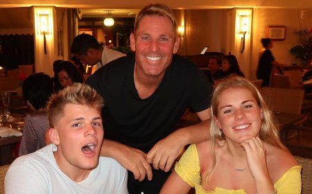 Shane Warne's daughter Summer shares never-before-seen photo of late spin king and her mum Simone for Mother's Day