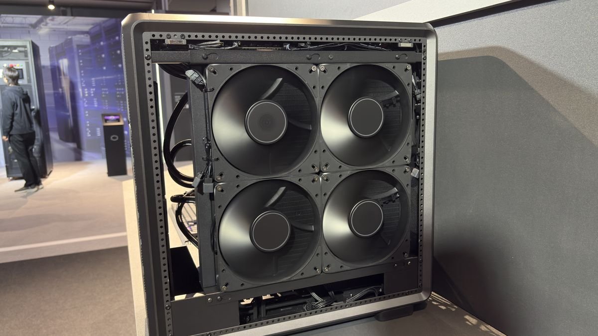 Cooler Master is playing around with a 2000 W CPU and GPU cooling solution with four huge 180 mm fans