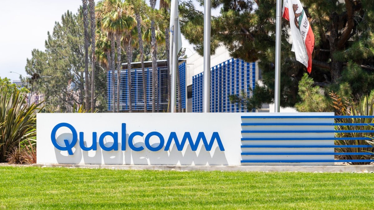 Qualcomm (QCOM) Stock Drops 8% Amid ByteDance Chip Partnership Negotiations
