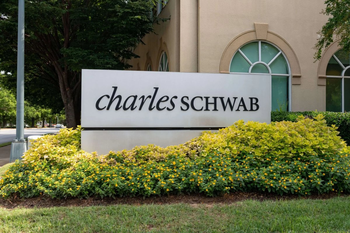 Charles Schwab Launches Binary Options on S&P 500 in Prediction Markets Push
