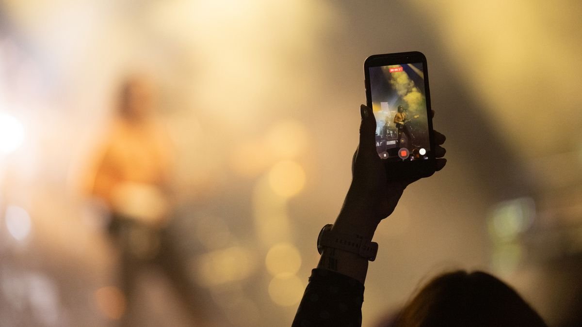 Phoebe Bridgers has rekindled the 'phone-free gigs' debate again — I fully support a ban and this poll shows most tech fans do too