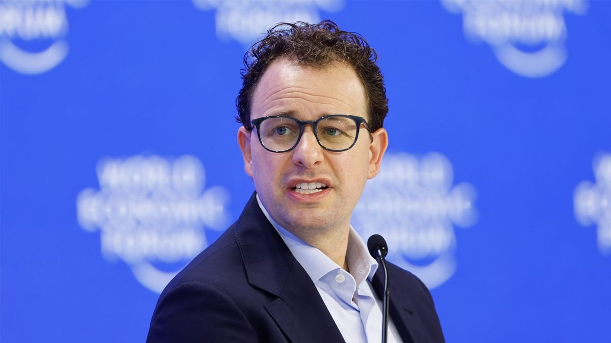 U.S. gov't orders Anthropic to disable its newest AI models worldwide due to security threats — ban on Claude Fable 5 and Mythos 5 bars access by any foreign national, even its own employees
