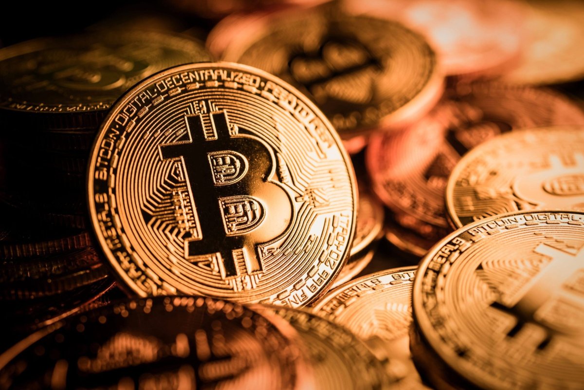 Bitcoin (BTC) Drops Under $60K as Japanese Yen Plunges to 40-Year Depths