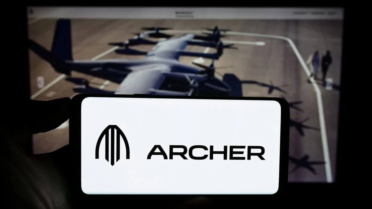Archer Aviation (ACHR) Stock Plunges to 52-Week Low Amid Leadership Concerns