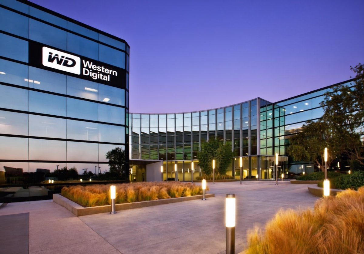 Memory Stocks Sandisk (SNDK), Seagate (STX), and Western Digital (WDC) Surge on AI-Driven Demand Forecast