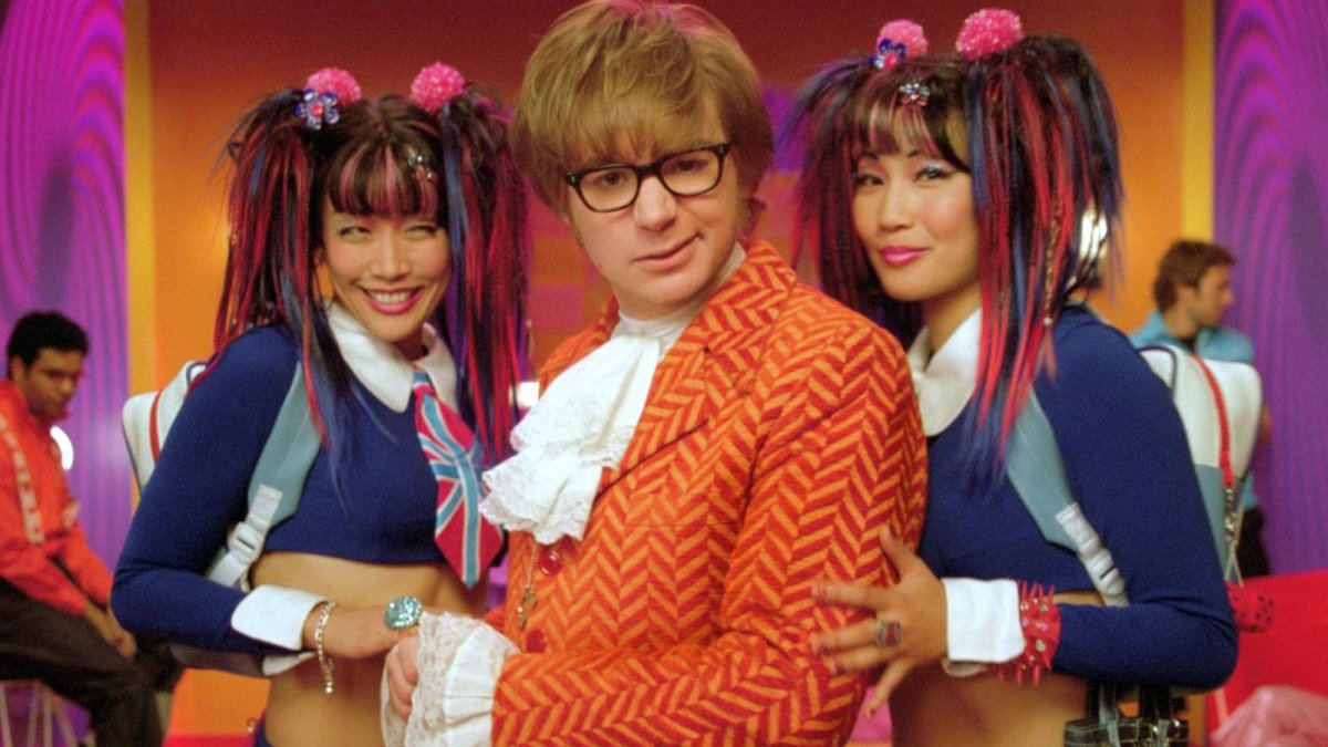 Mike Myers says 'yes' to Austin Powers 4 as James Bond stalls