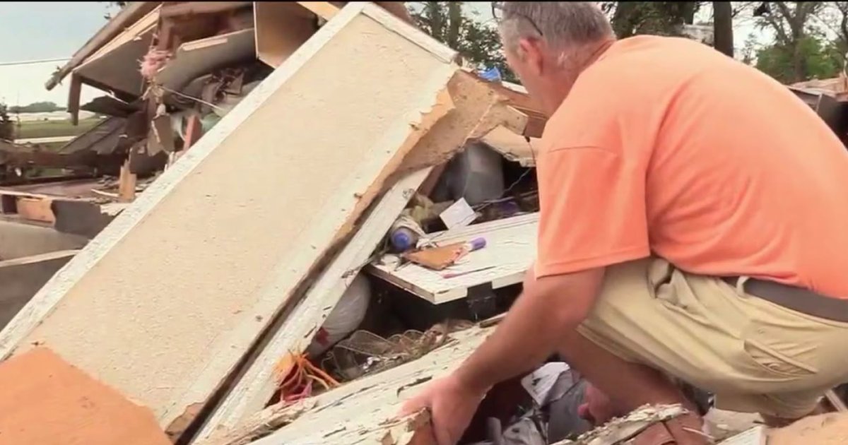 Photographer Rescues Man Trapped Under Rubble of His Tornado-Ravaged Home