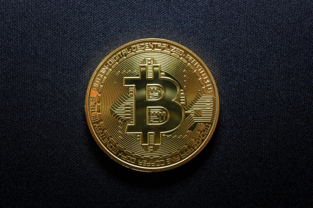Bitcoin (BTC) Tumbles to $62K Amid Middle East Conflict and Strategy Inc. Concerns