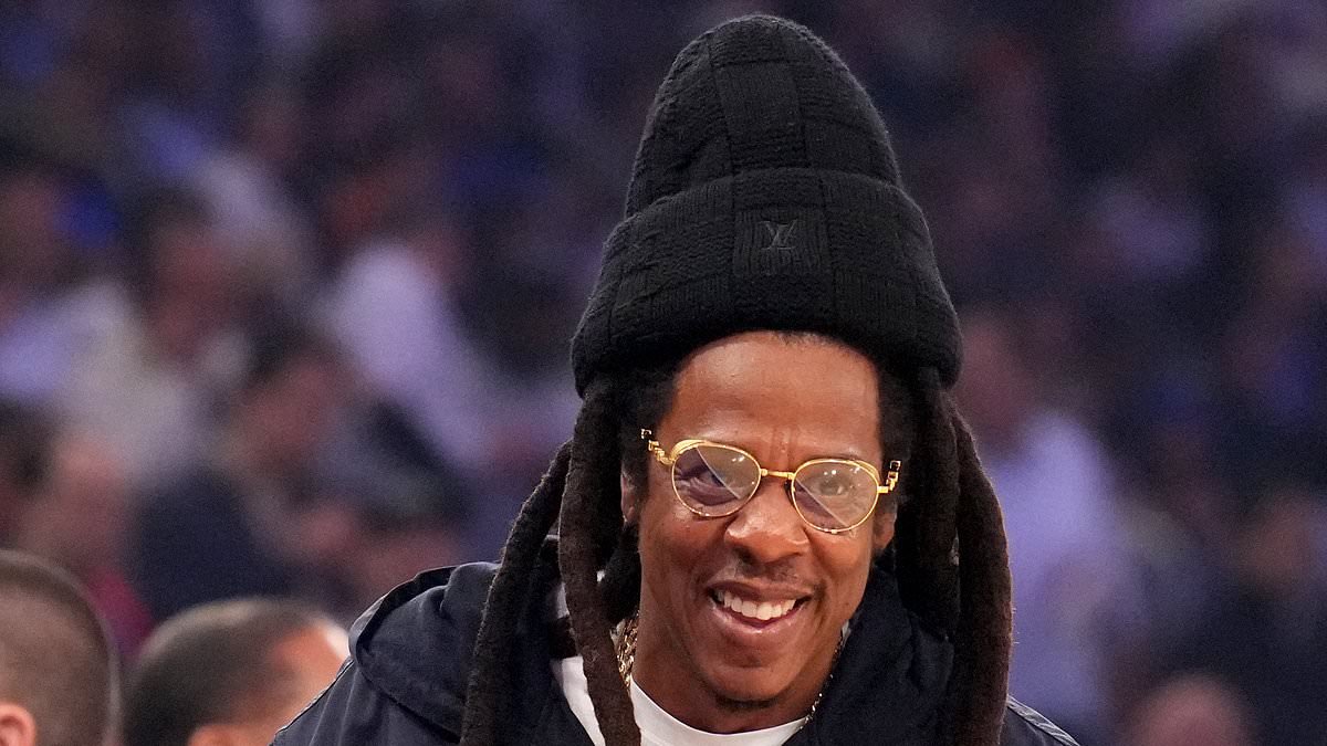 Jay-Z disses Kanye West, Nicki Minaj and Drake in freestyle rap in Philly