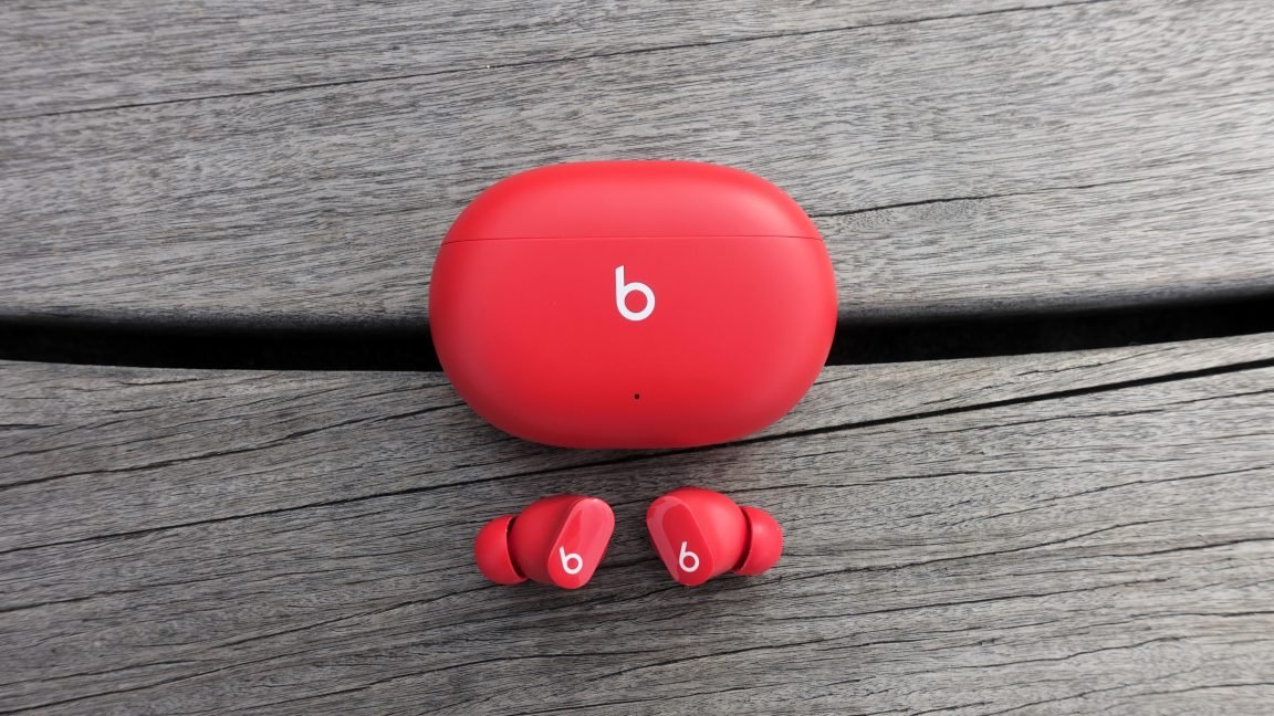 Apple patches high-severity eavesdropping vulnerability in Beats Studio Buds