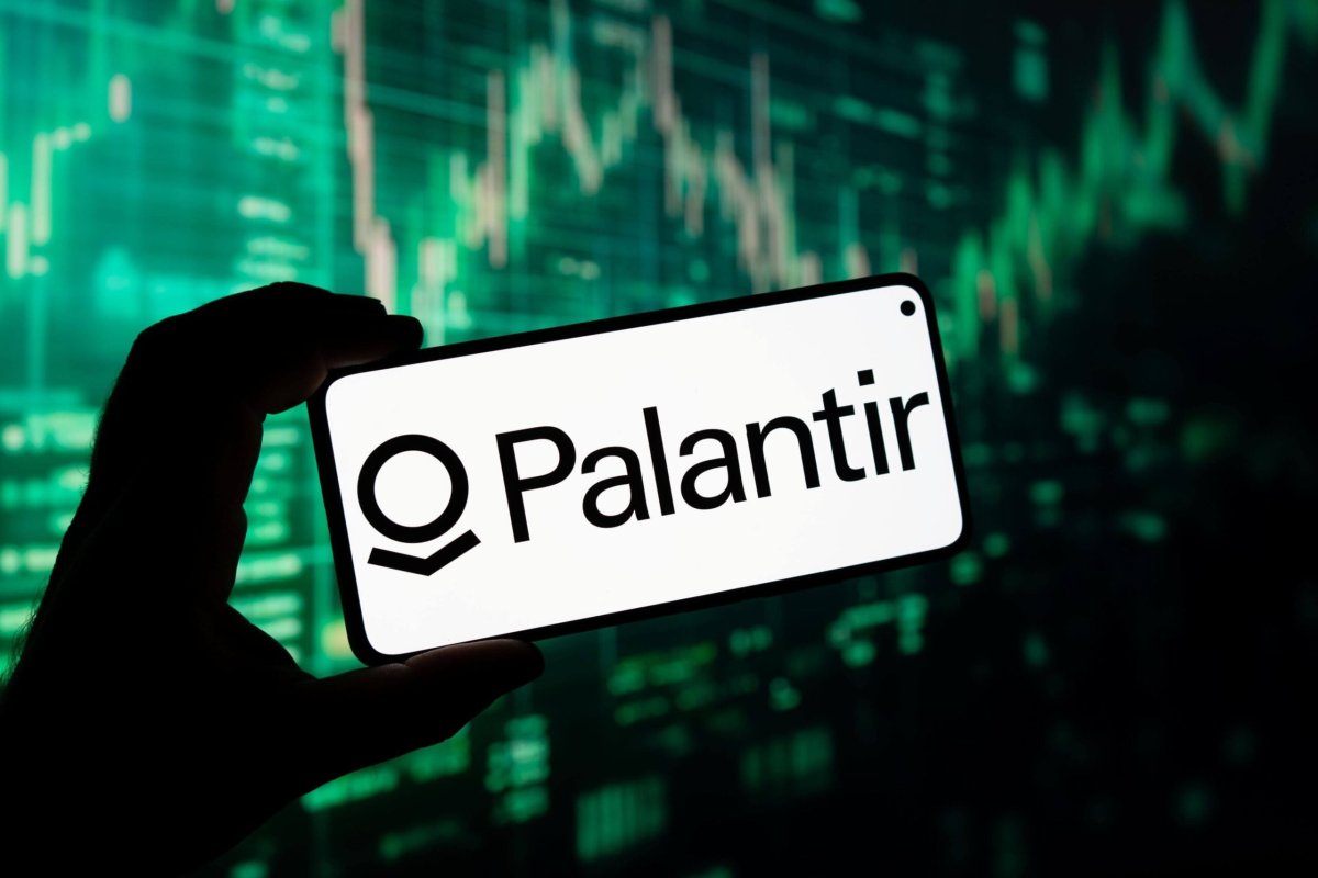 Palantir (PLTR) Stock Climbs on Expanded Surf Air Aviation Partnership
