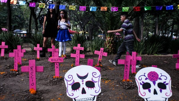 Día de Muertos Cannot Be Photographed in a Hurry