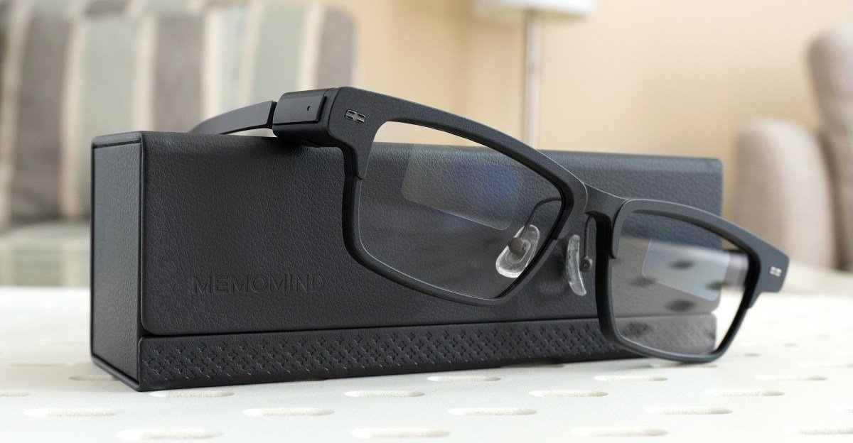 These camera-free smart glasses made me feel like Tony Stark