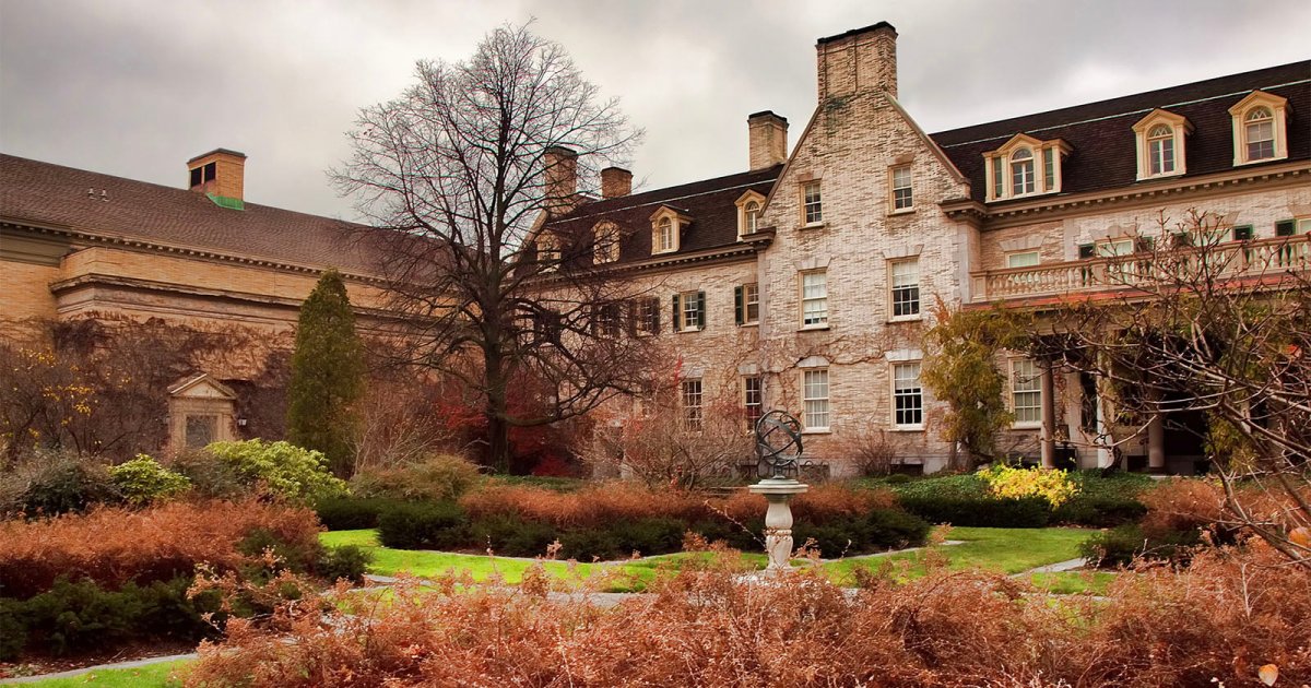Photographers Stunned After World’s Oldest Photo Museum Announces $400 Shoot Fee