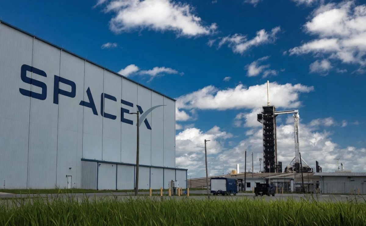 ARK Invest Acquires $444M SpaceX Stake on IPO Day, Exits AMD and Rocket Lab Positions