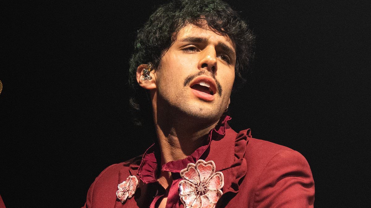 Stephen Sanchez slammed by Aussie fans after cancelling tour and calling pop music 'pornographic': 'Stop whining'