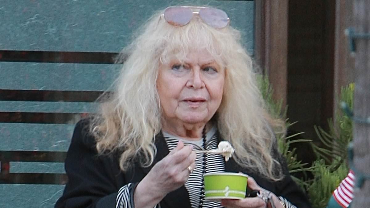 TV actress who rose to fame on iconic 70s sitcom before finding new generation of fans enjoys lowkey sushi and froyo outing in Malibu...can you guess who?