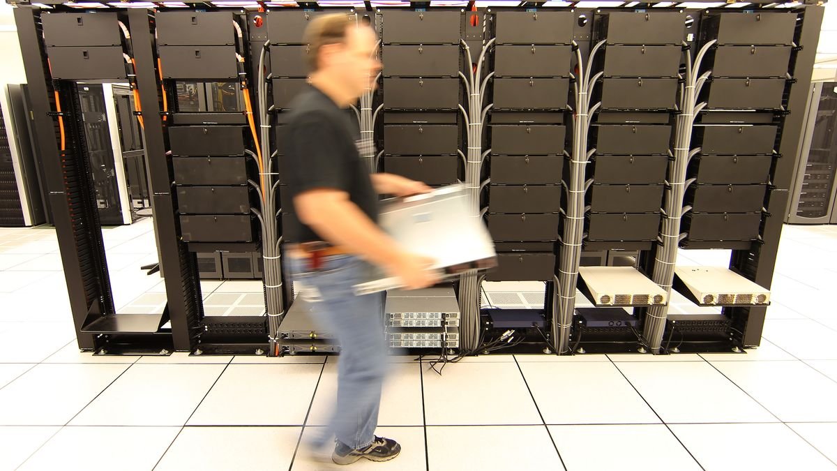 Tesco UK supermarket chain removes 40,000 servers from VMware infrastructure — mass exodus continues due to Broadcom's aggressive subscription model
