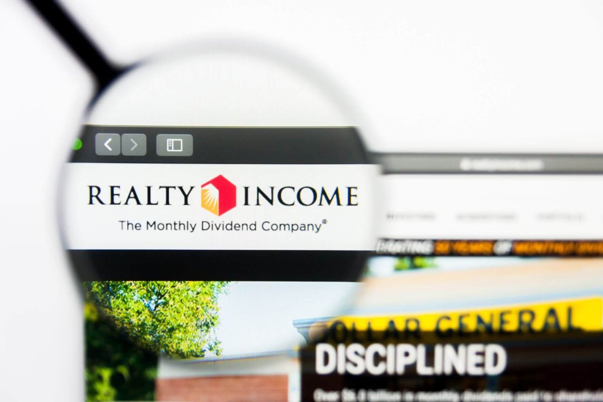 Realty Income (O) Stock: Does Its Monthly Dividend Still Reign Supreme in 2026?