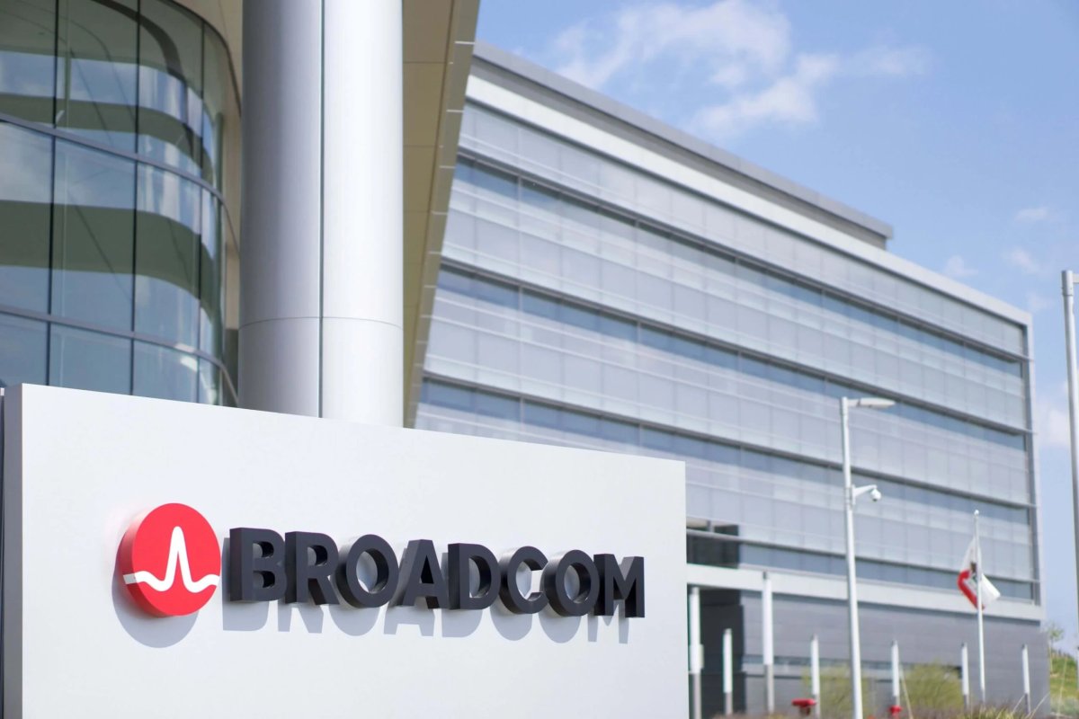Broadcom (AVGO) Plunges 13% Despite Record Earnings — Should Investors Buy the Dip?