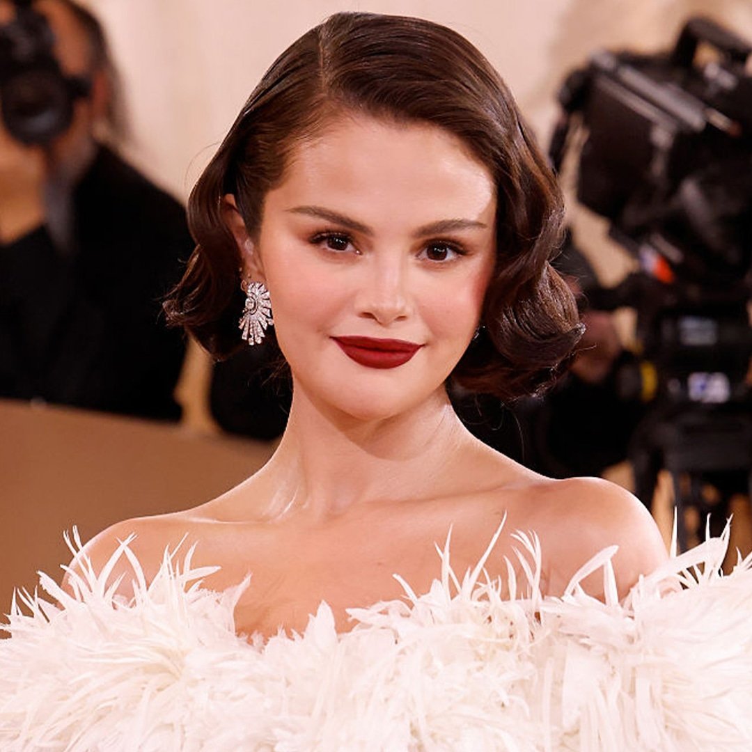 Selena Gomez Debuts Red Hair for Only Murders in the Building