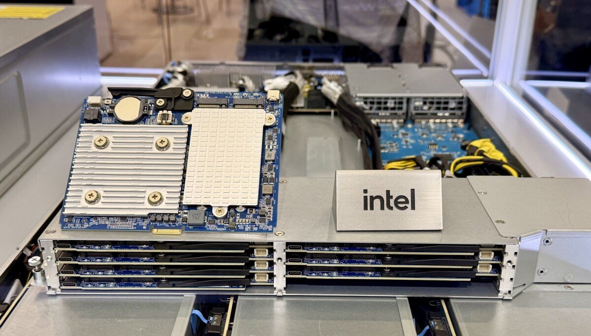 Gigabyte packs 40 Intel Lunar Lake PCs in a pizza box