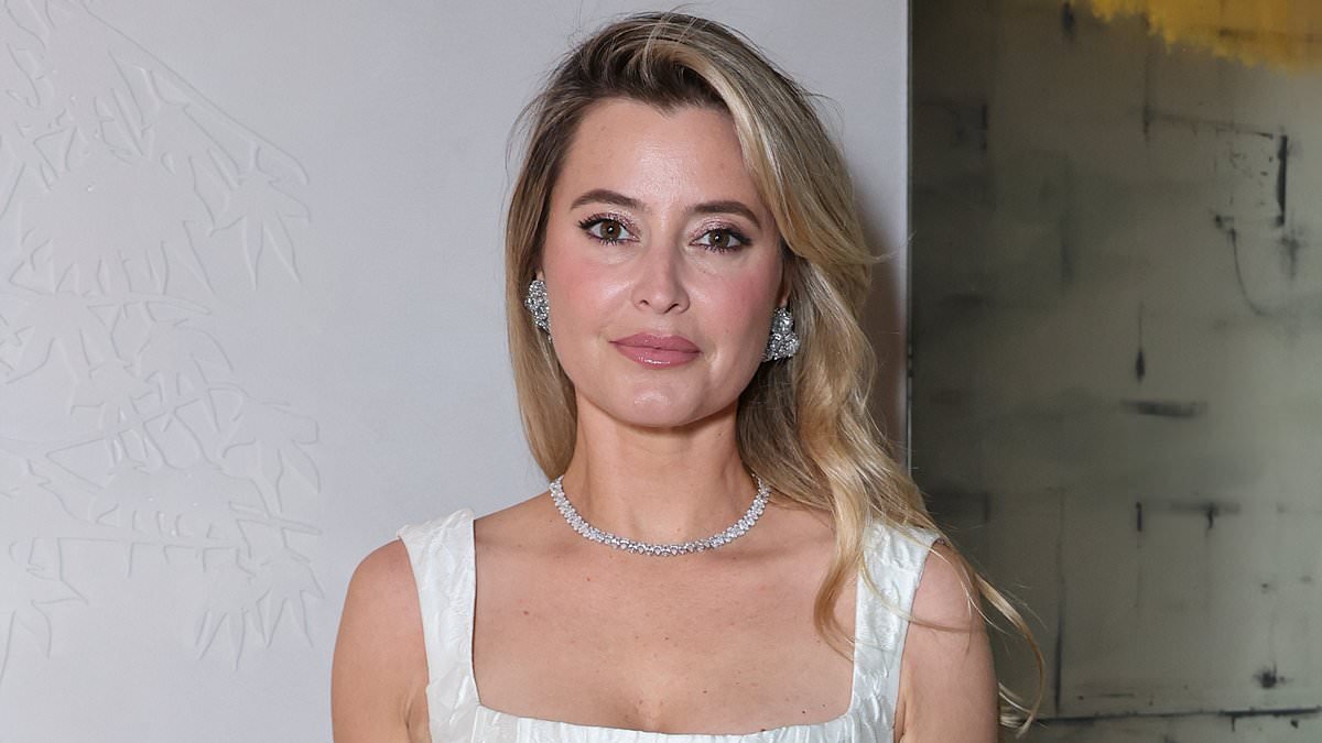 Right-wing Neighbours star Holly Valance looks dramatically different as she appears on Karl Stefanovic's controversial podcast