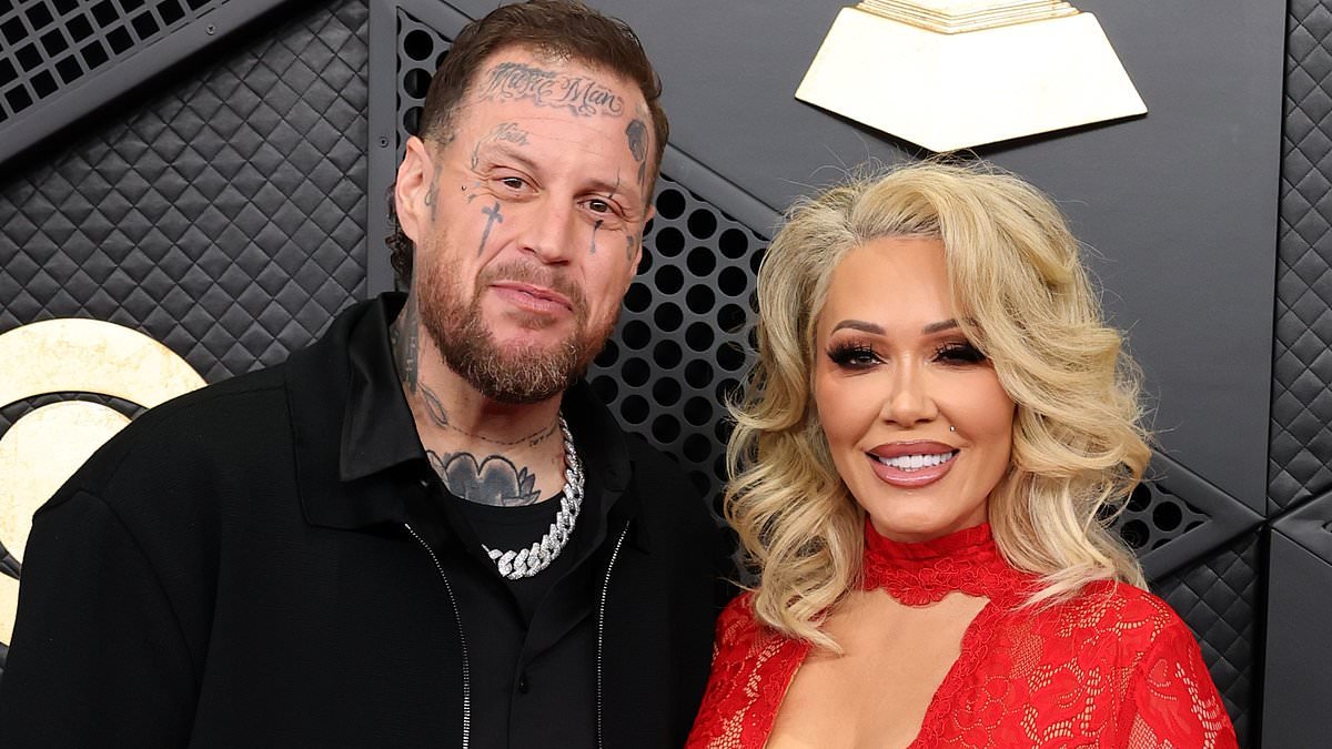Jelly Roll stops concert to respond to wife Bunnie XO's bombshell podcast on their divorce