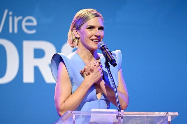 Rhea Seehorn Uses Her Own Acceptance Speech to Hail the Team Behind ‘Pluribus’: ‘Performances Don’t Happen in a Vacuum’