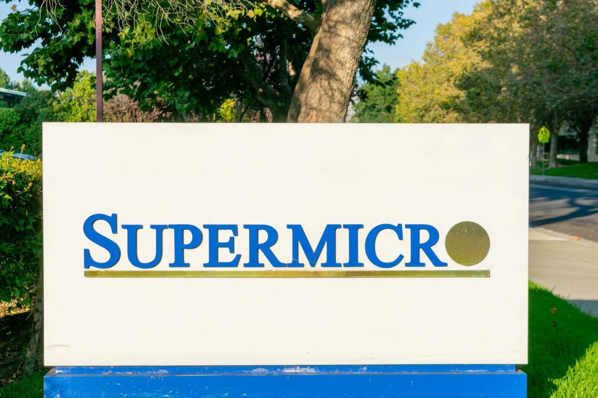 Super Micro Computer (SMCI) Stock: $7B Capital Raise to Fund AI Server Production